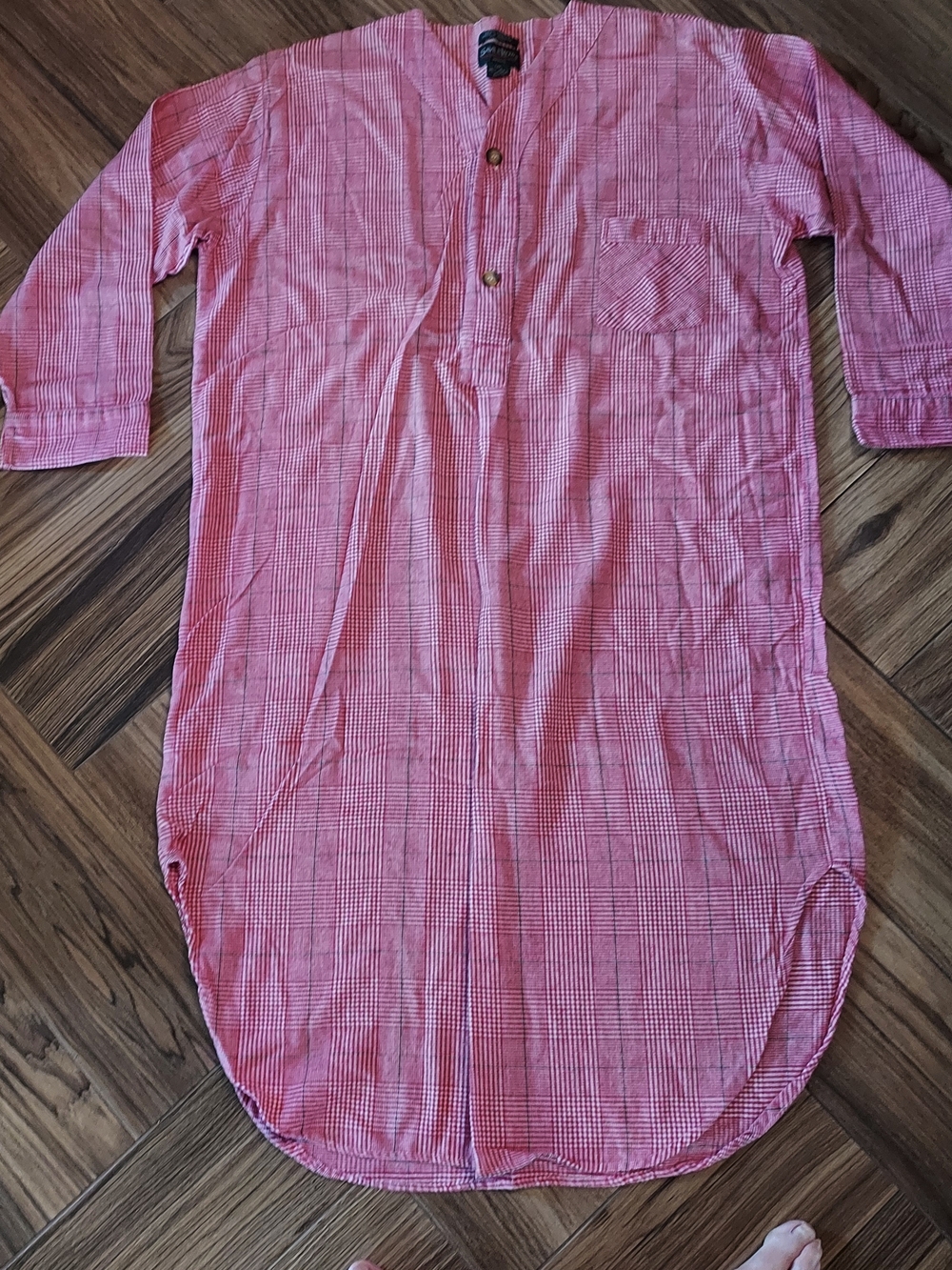 Men's Light Cotton Plaid Flannel Night Shirt: Sz. Medium.